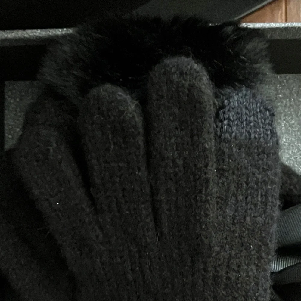 INC International Concepts Leopard Faux Fur Trim Gloves Ribbed Knit Pom Beanie